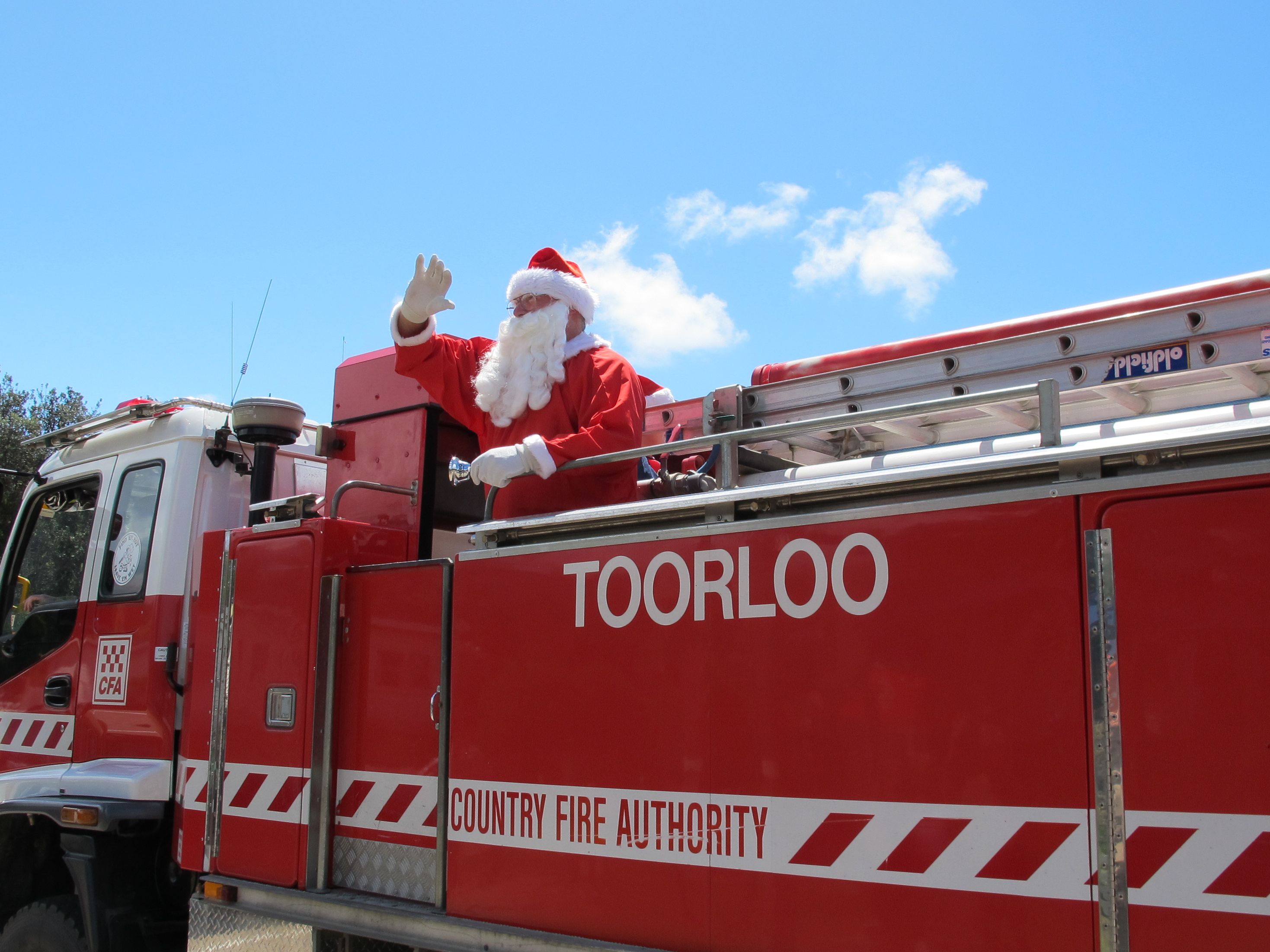 Santa at Lake Tyers Beach arriving